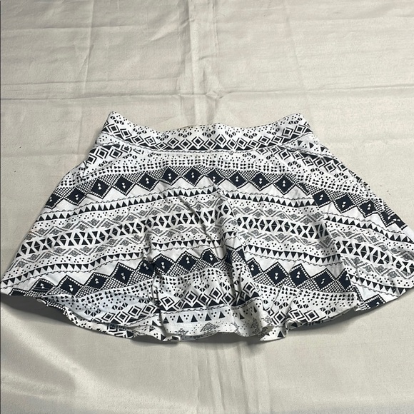 PLACE Geometric Black and White Skirt - Picture 8 of 8